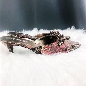 Moda Spana Mules. Kitten Heel
Size 7.5